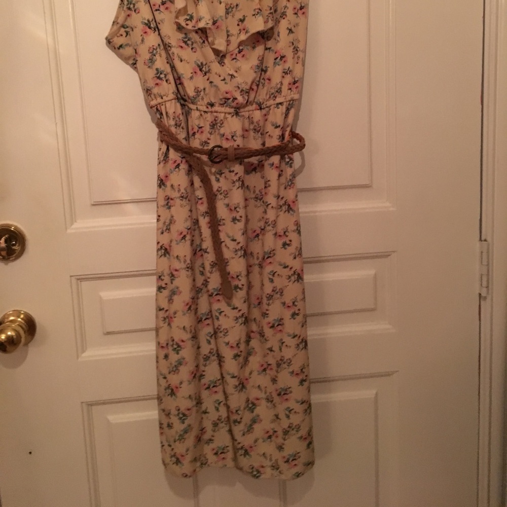 Maurices- Floral Print Dress Size 3 Ruffle Front.